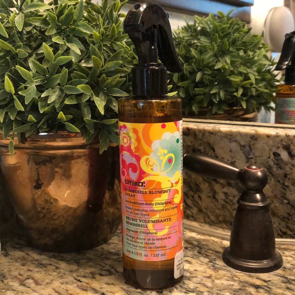 🌿 Amika Bombshell Blowout Spray
